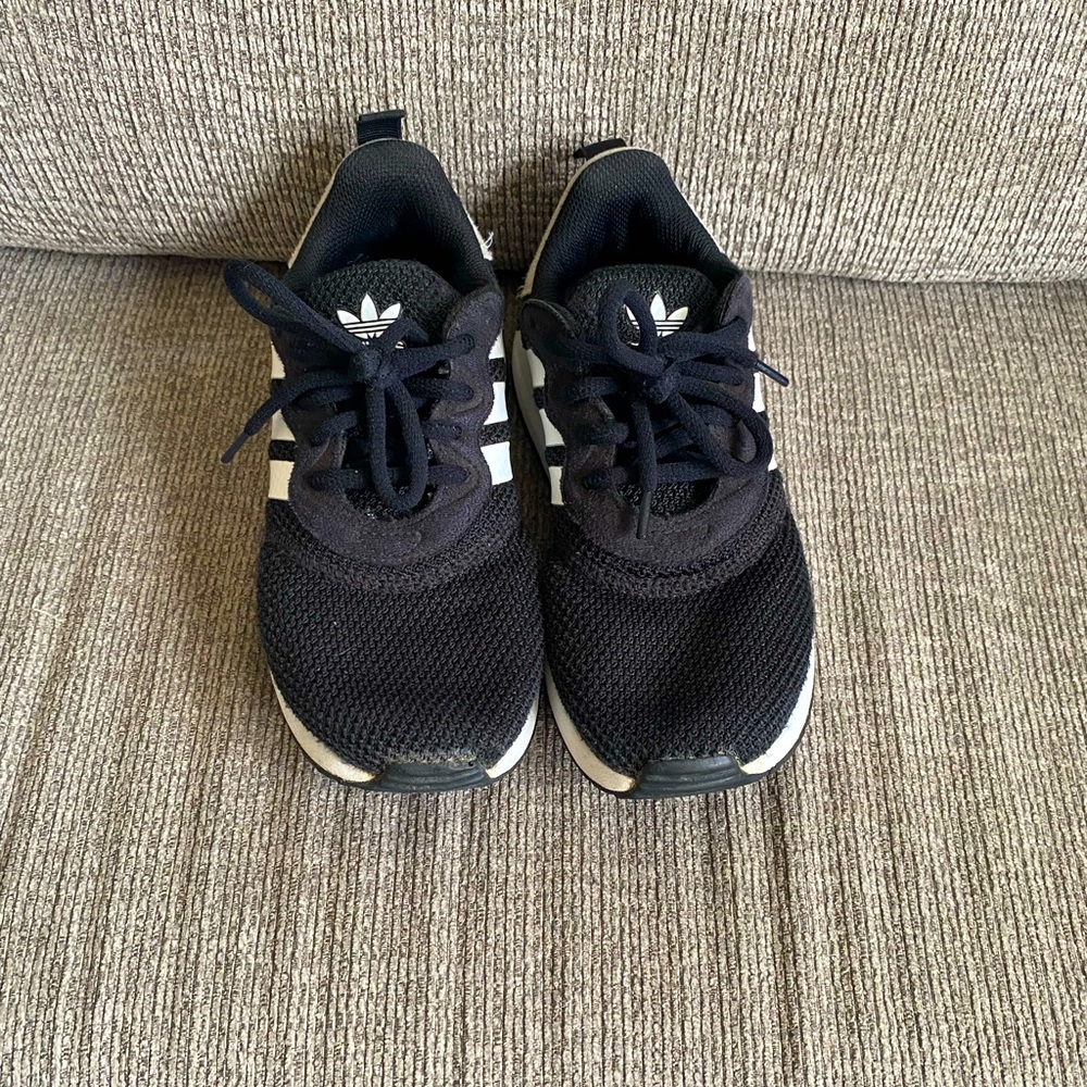 Boys Adidas-  size 1.5